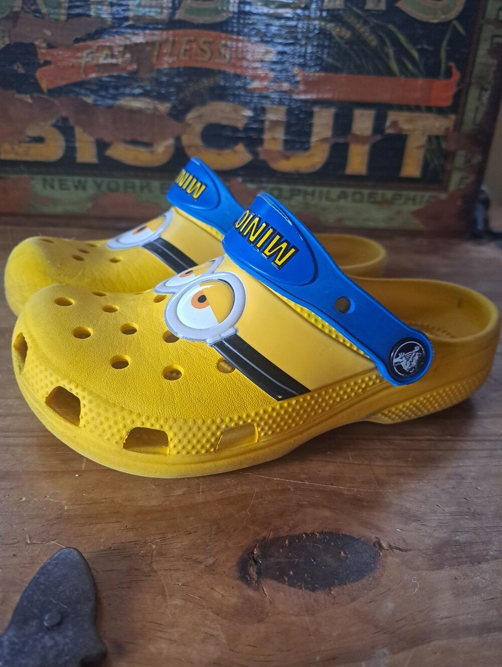 Crocs Despicable Me Clogs Kids Size 1, Fun Lab I Am Minions Stuart & Kevin 20746